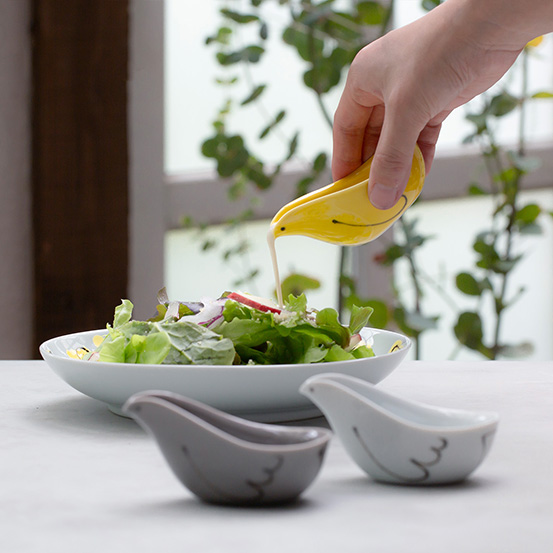 調味料以外にも薬味やナッツなど添えてもお洒落でかわいいドレッシング